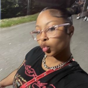 Meet your Posher, Nylla